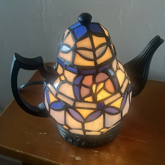 Vintage Cheyenne Stained Glass Teapot Lamp - Picture 5 of 17